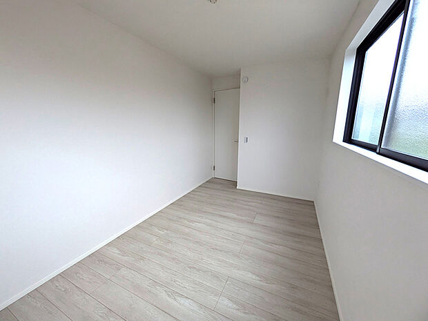 ウォークインクローゼットもあり収納充実しています