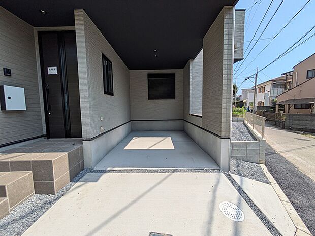 雨風から大切な車を守る駐車スペース