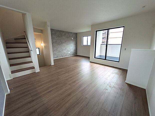 家族とコミュニケーションが増えるリビング階段