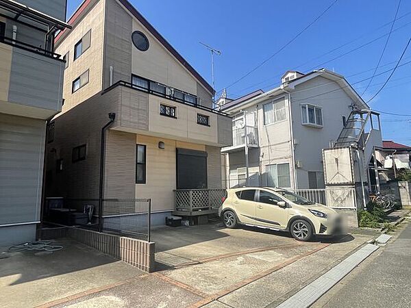 2006年5月築　南側道路接道につき日当たり良好　