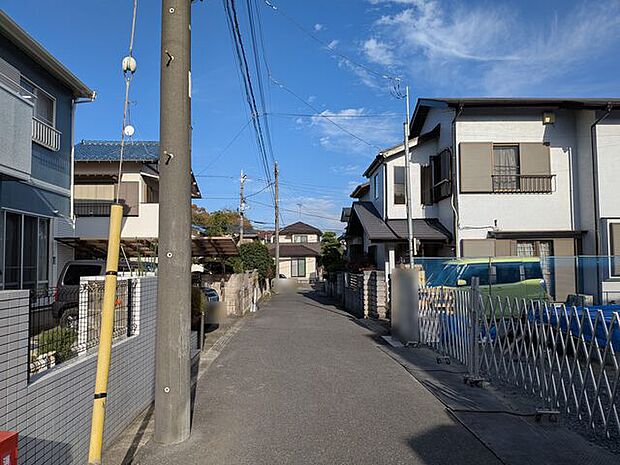 徒歩10分圏内に商業施設が有り日々の生活も便利