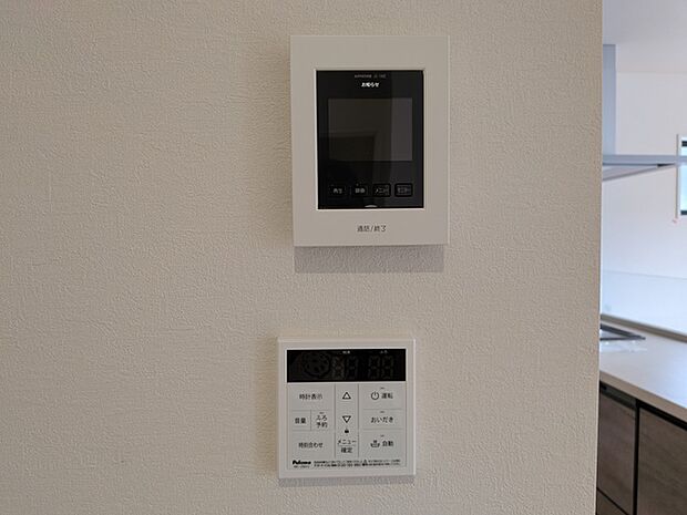 モニター付きインターホンとマルチリモコン