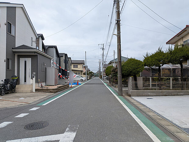 南西側公道に接道。日当たり良好です
