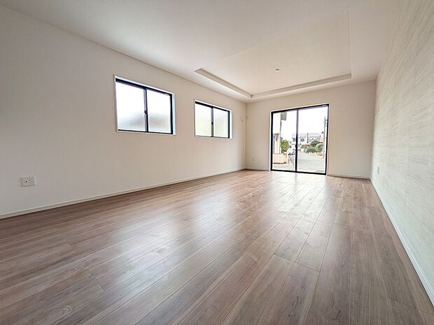 LDK約19帖は大型家具を配置しても余裕の広さです