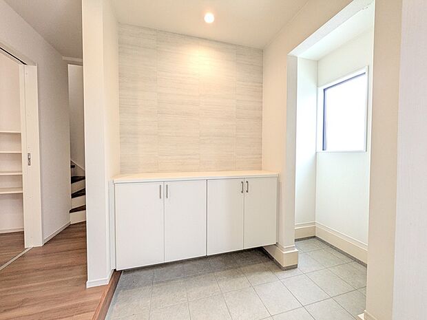すっきりとした印象の玄関スペース