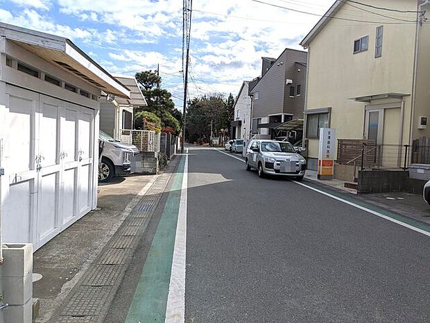 南西側公道に接道。日当たり良好です