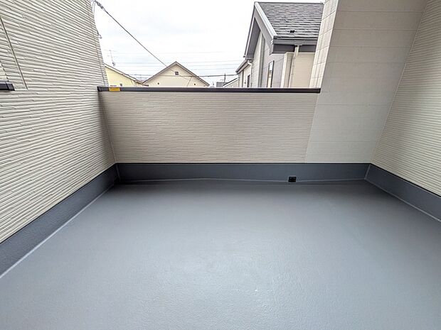 奥行たっぷりの南側バルコニースペース