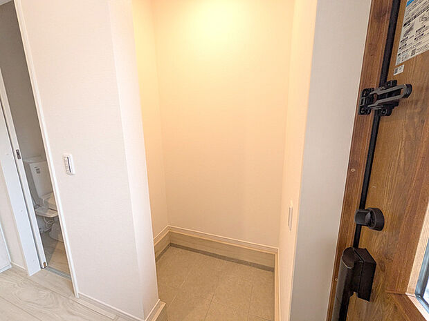 玄関横の土間収納