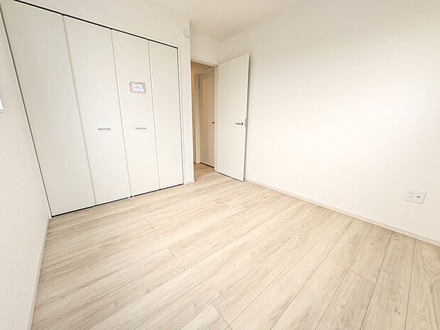 使い勝手の良い5帖の洋室