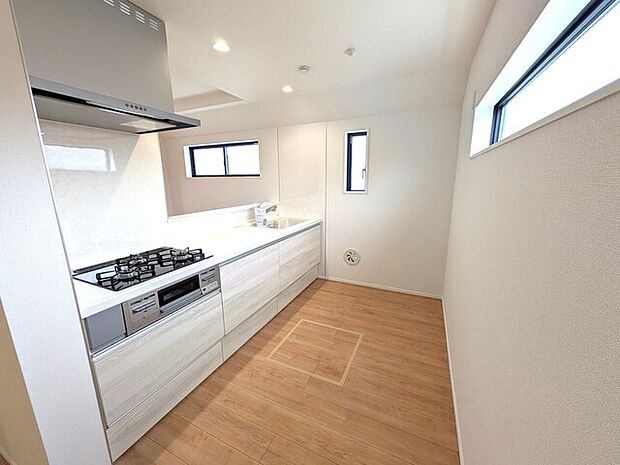 お部屋を見渡せる対面式キッチン