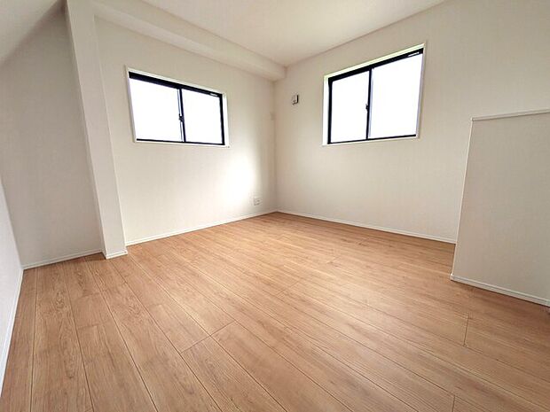 洋室6.26帖は2面採光で明るいお部屋