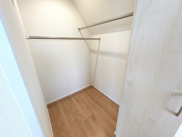 パイプ備え付けのWIC