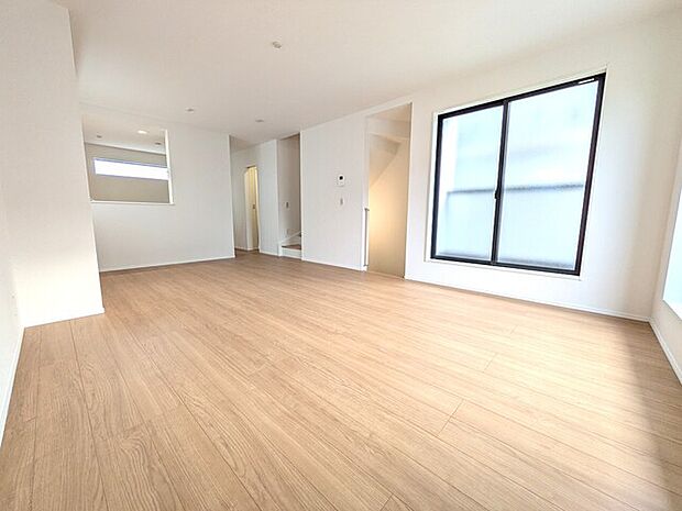 対面式キッチン・リビング階段を設けた、家族の交流が増える間取りプランです