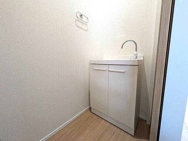 トイレ前に洗面台設置あり(2階)