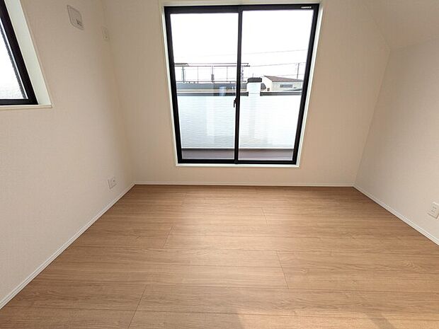 バルコニーへ出入り可能です