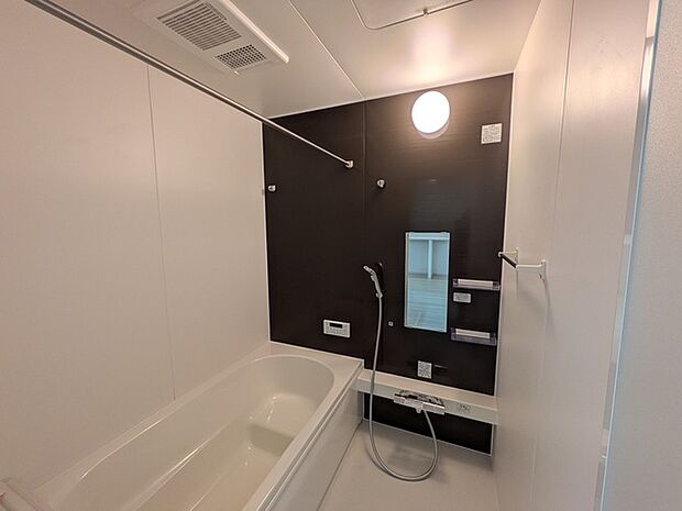 浴室乾燥暖房機を備えた1坪サイズの浴室