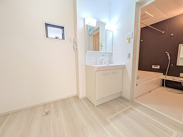 朝の身支度に便利なシャンプードレッサー