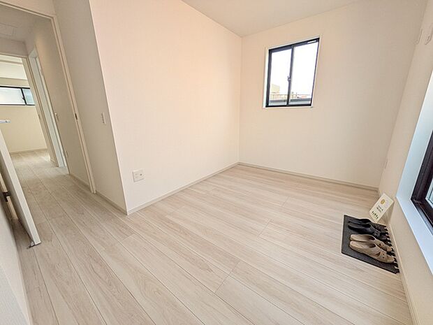 2部屋からバルコニーへの出入りが可能でお布団干しも楽々です