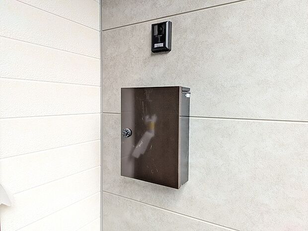 お家の印象を左右する玄関周り。玄関錠にはピタットキー採用