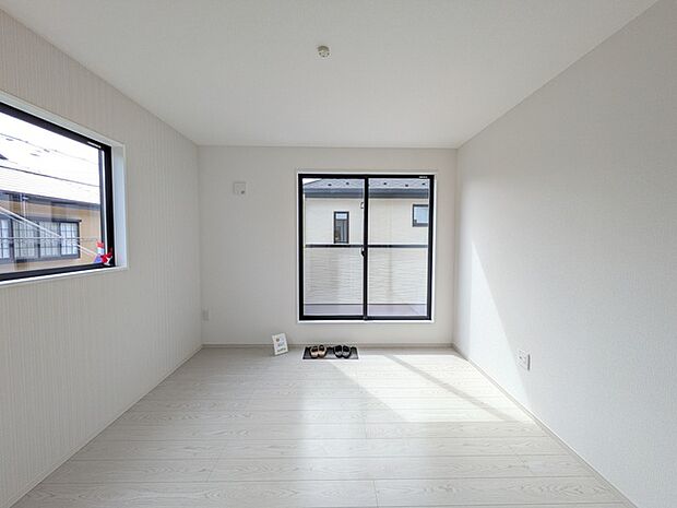 2面採光の明るい室内