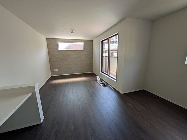 傷がつきにくく、抗菌塗装がされているダイヤモンドフロアー採用◎