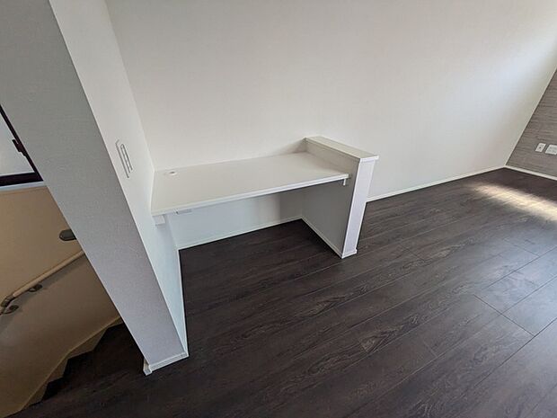 お子様の勉強やテレワークスペースとしてお使いいただけるスタディカウンター