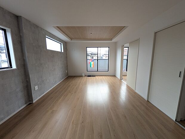 道路からの視線が届かない2Fリビングの快適な住まい