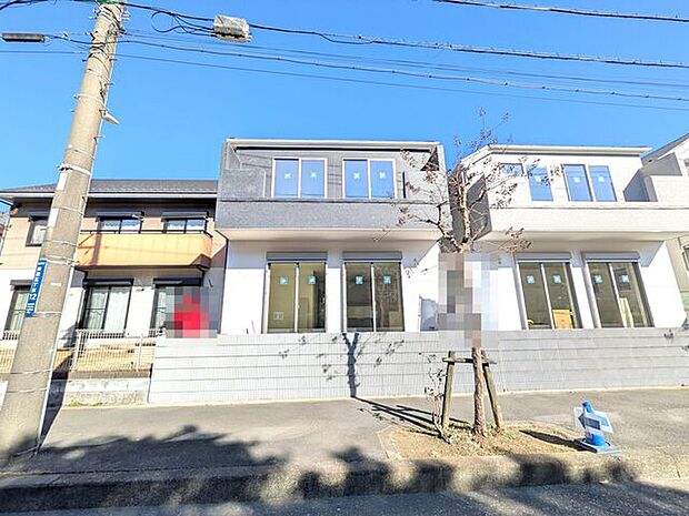 自然光が入りやすく開放的な二方道路に接道