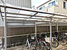 外観：屋根付きの自転車置き場