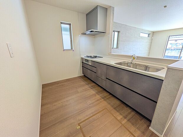 細かい使い勝手に配慮された対面式カウンターキッチン