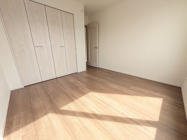 南側2部屋がバルコニーに面しておりお布団干しも楽々