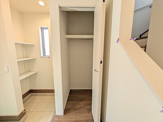 掃除用品などすぐに取り出して使いたい品の収納に便利です