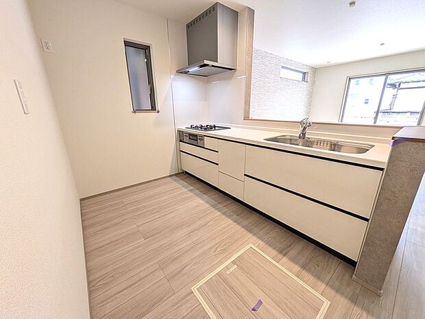 家族との会話を楽しみながらお料理できる対面式キッチン