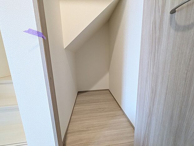 各所に収納スペースがあり、お部屋がスッキリ片付きます