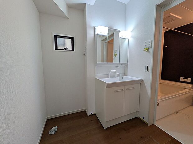 忙しい朝にうれしい洗髪洗面化粧台付