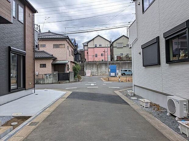 周辺は閑静な住宅街です