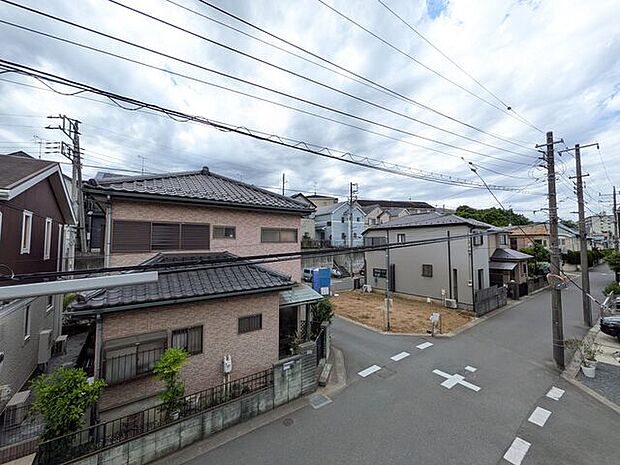 前面は戸建エリアです