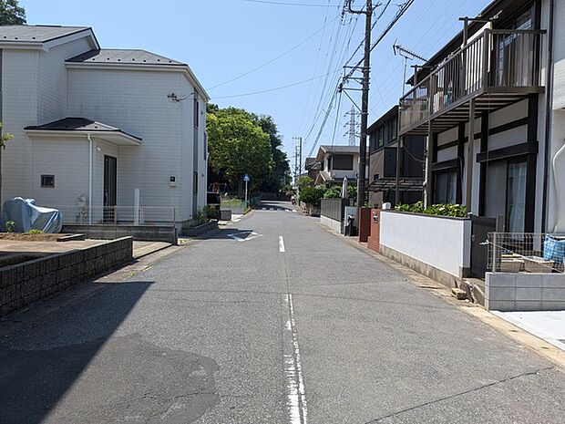 前面道路幅員6ｍあり駐車も楽々