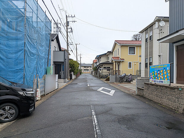 前面道路幅員6mあり駐車も楽々♪