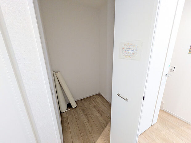 掃除用具や日用品のストック収納にも便利