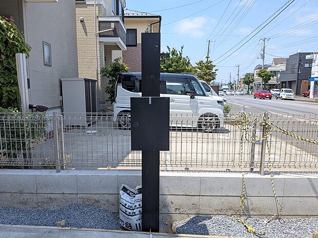 ポストとインターホンが一体となっておりシンプルなデザインがお洒落です