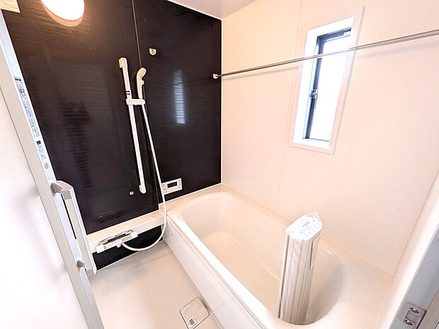 足を伸ばして浴槽に入れます。1日の疲れを癒す1坪サイズのシステムバス