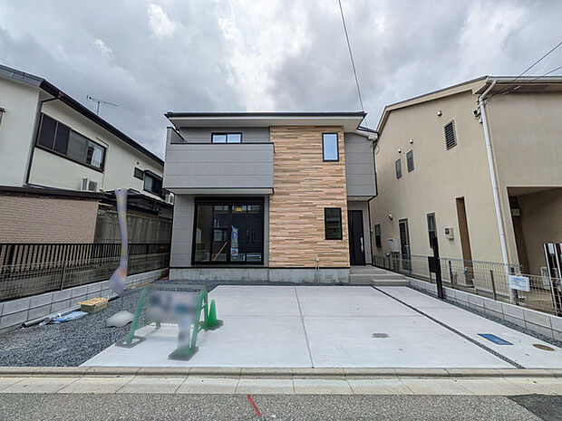 洗練された外観デザインの木造2階建て