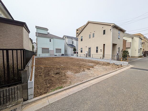 駐車スペースは車の出し入れがしやすい並列駐車2台分