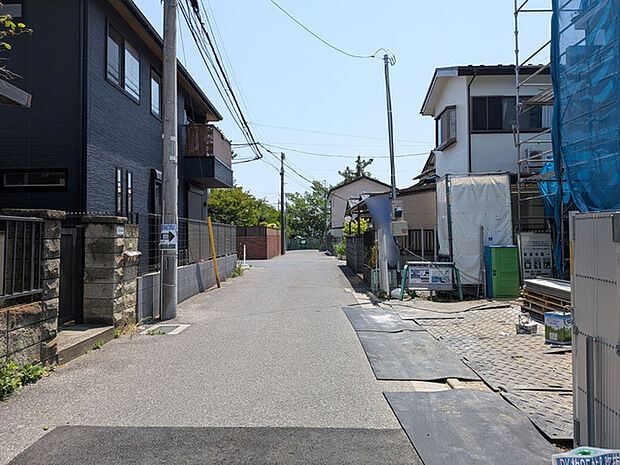 周辺は閑静な住宅街