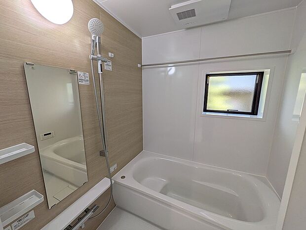 自然採光のある浴室でリラックスタイム