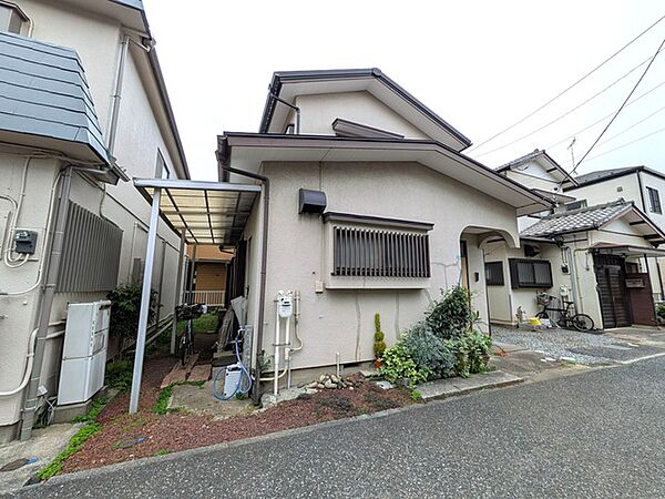 商業施設も徒歩10分圏内に点在しており日々の生活も便利です