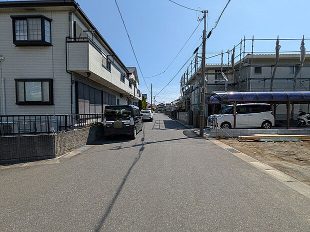前面道路幅員約6mのため車の出し入れが容易です
