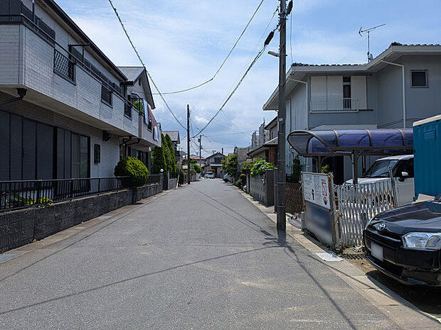 前面道路幅員約6mのため車の出し入れが容易です