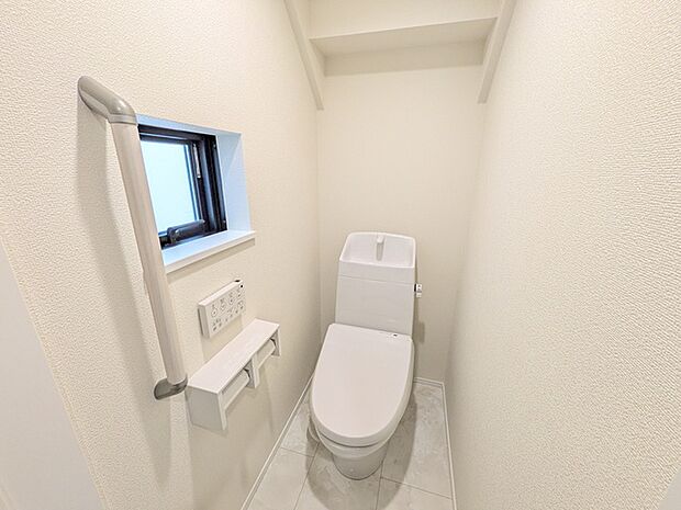 安全面を考慮した手摺付きお手洗い
